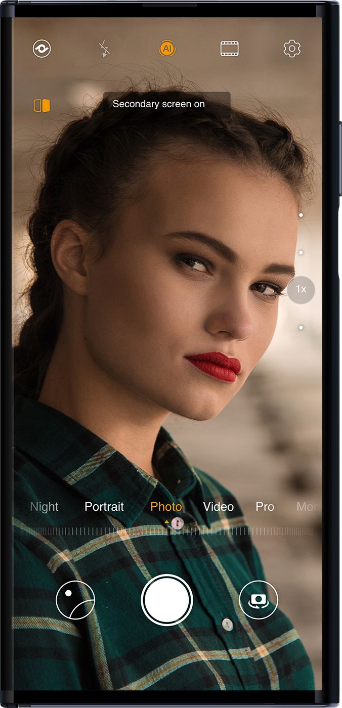 Huawei-Mate-X-Camera-Mirror-Shooting.jpg